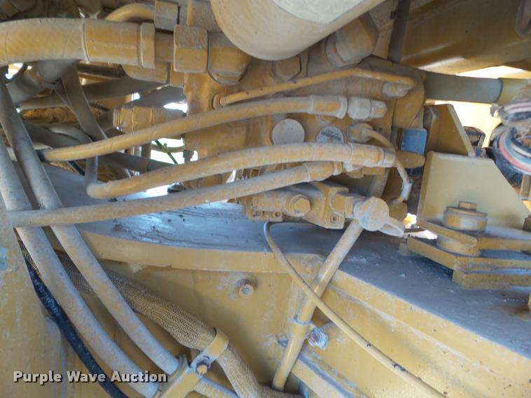 image for item BZ9798 1999 Caterpillar 140H motor grader