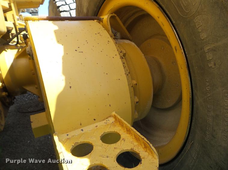 image for item BZ9798 1999 Caterpillar 140H motor grader