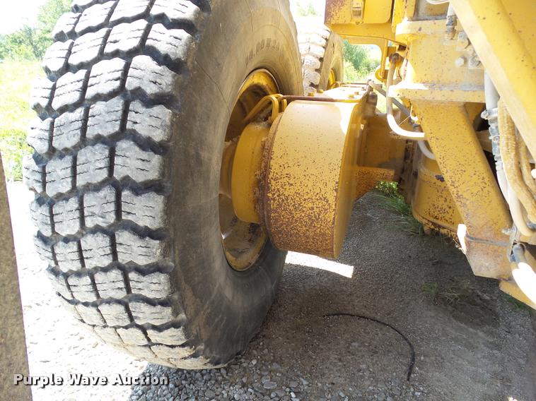 image for item BZ9798 1999 Caterpillar 140H motor grader