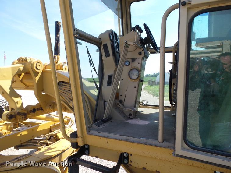 image for item BZ9798 1999 Caterpillar 140H motor grader