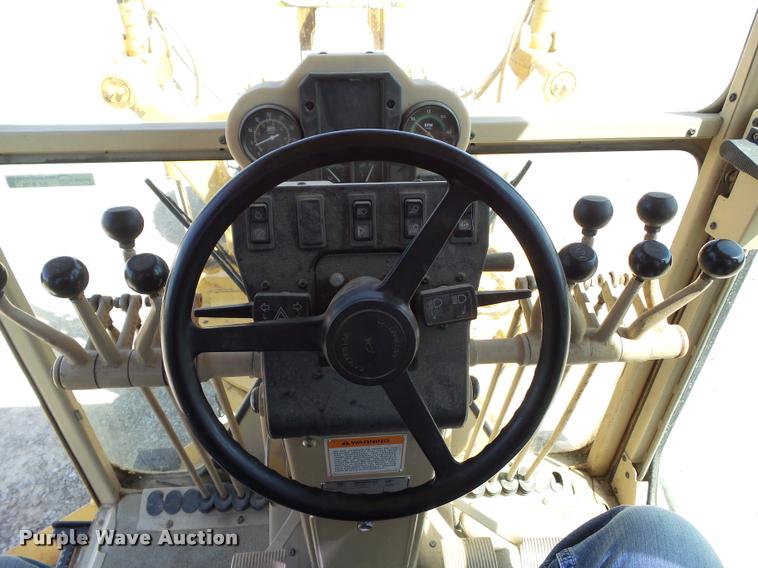 image for item BZ9798 1999 Caterpillar 140H motor grader