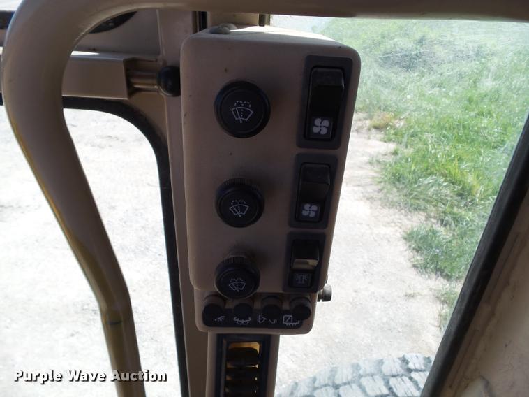 image for item BZ9798 1999 Caterpillar 140H motor grader