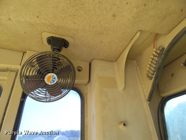 image for item BZ9798 1999 Caterpillar 140H motor grader