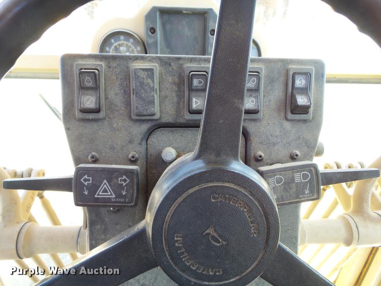 image for item BZ9798 1999 Caterpillar 140H motor grader