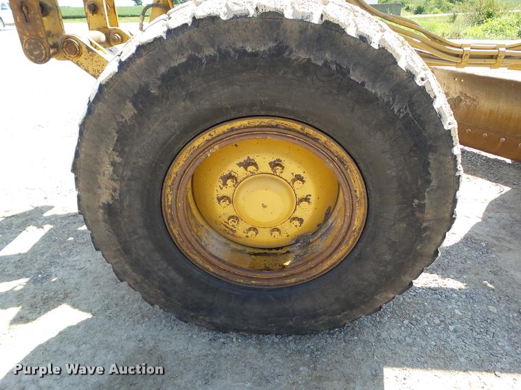 image for item BZ9798 1999 Caterpillar 140H motor grader