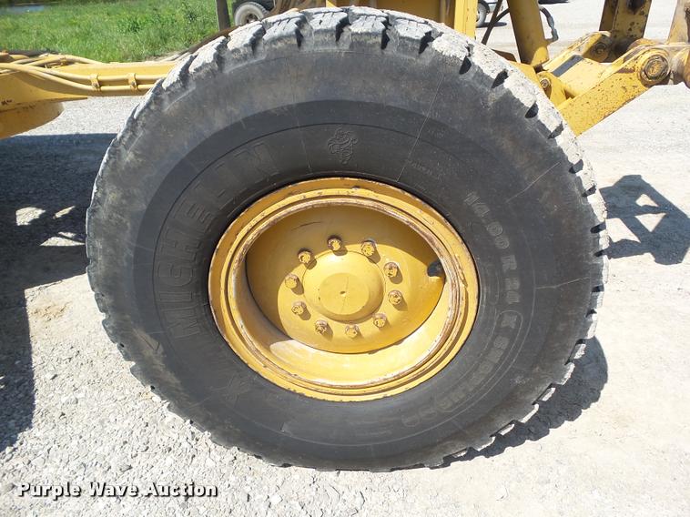image for item BZ9798 1999 Caterpillar 140H motor grader