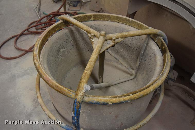 Clay mixer in Wichita, KS Item CB9198 sold Purple Wave