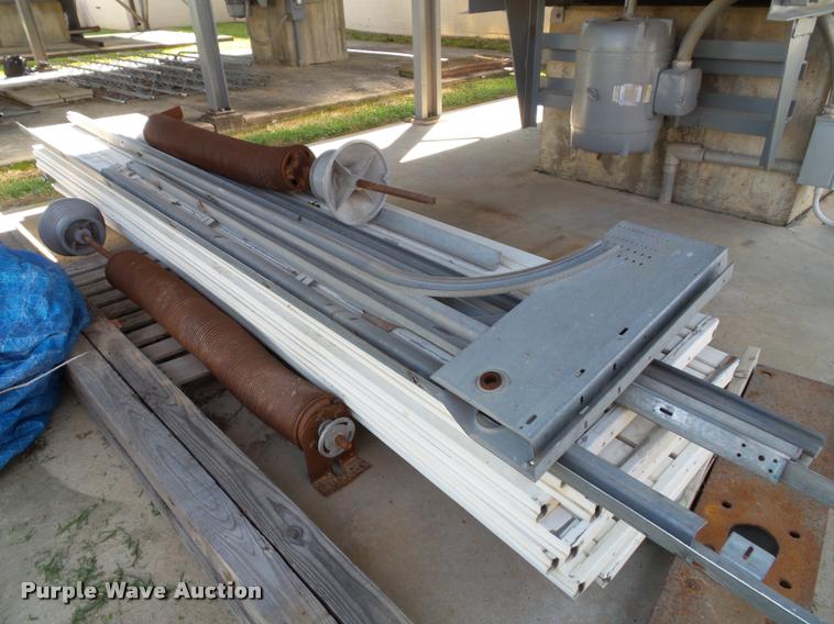 image for item CD9037 Garage door