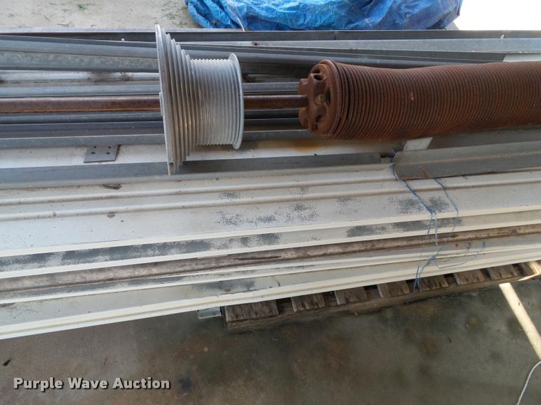 image for item CD9037 Garage door