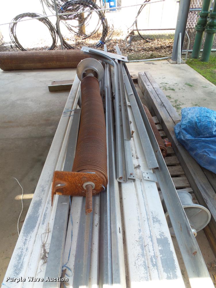 image for item CD9037 Garage door