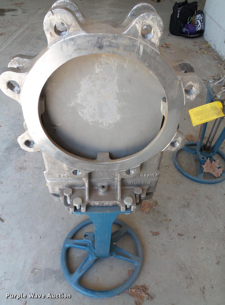 image for item CD9038 (2) DeZurik hand wheel actuated valves