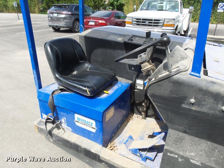 image for item CD9437 2005 American Lincoln MPV-60 sweeper