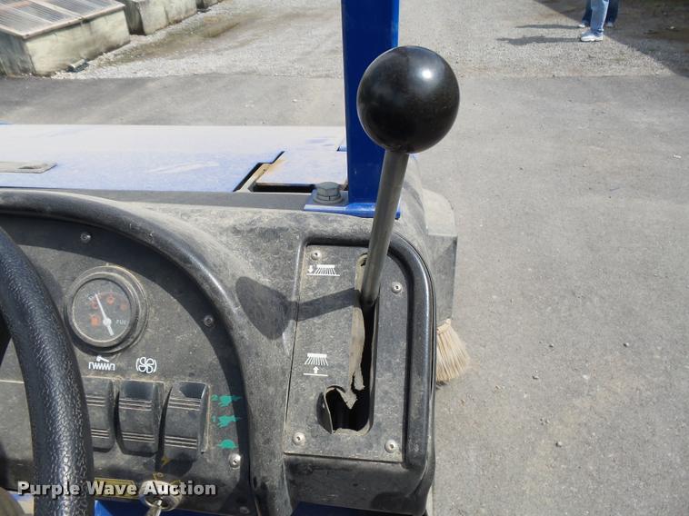 image for item CD9437 2005 American Lincoln MPV-60 sweeper