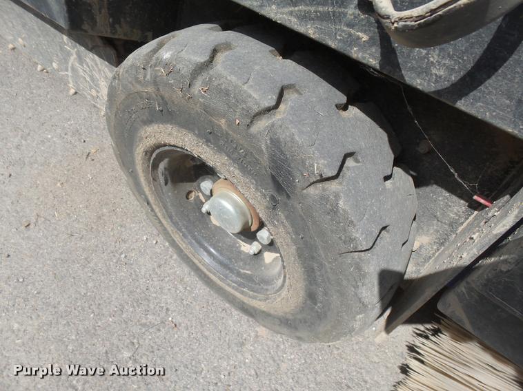 image for item CD9437 2005 American Lincoln MPV-60 sweeper