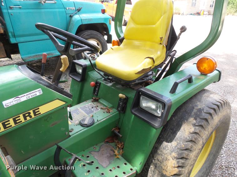 image for item CD9438 John Deere 855 tractor