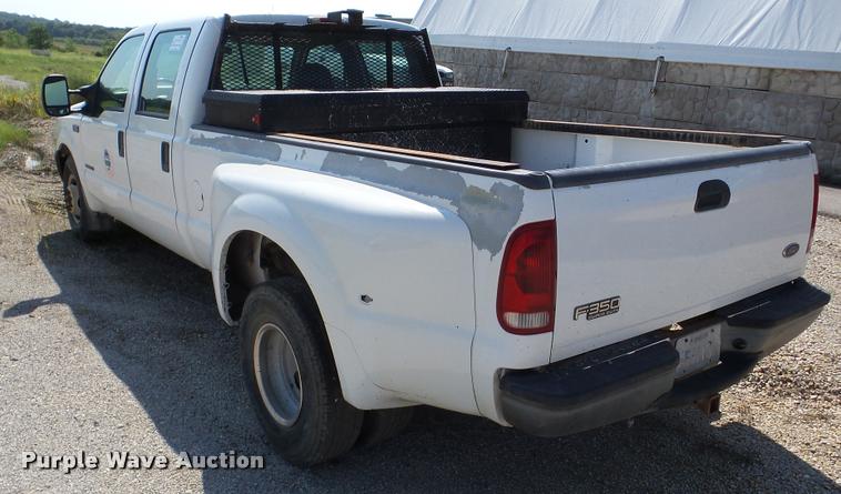 image for item DA8751 2001 Ford F350 Super Duty Crew Cab pickup truck