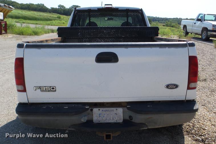 image for item DA8751 2001 Ford F350 Super Duty Crew Cab pickup truck