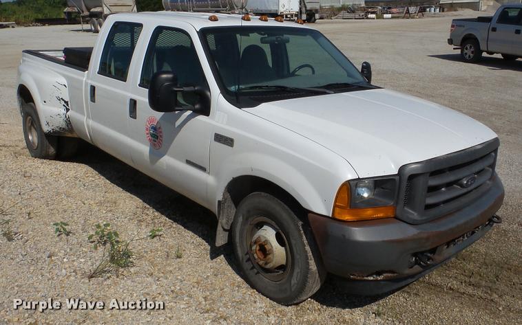 image for item DA8751 2001 Ford F350 Super Duty Crew Cab pickup truck