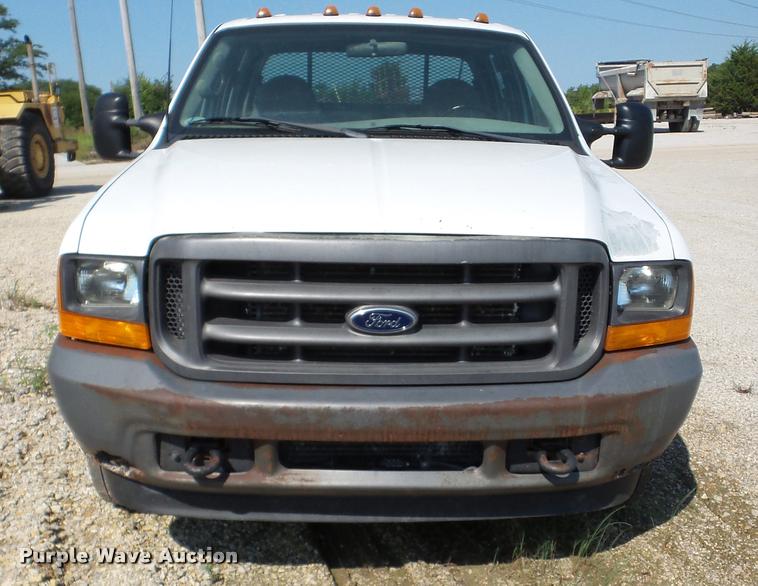 image for item DA8751 2001 Ford F350 Super Duty Crew Cab pickup truck