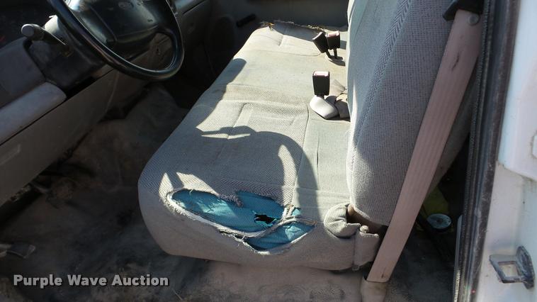 image for item DA8751 2001 Ford F350 Super Duty Crew Cab pickup truck