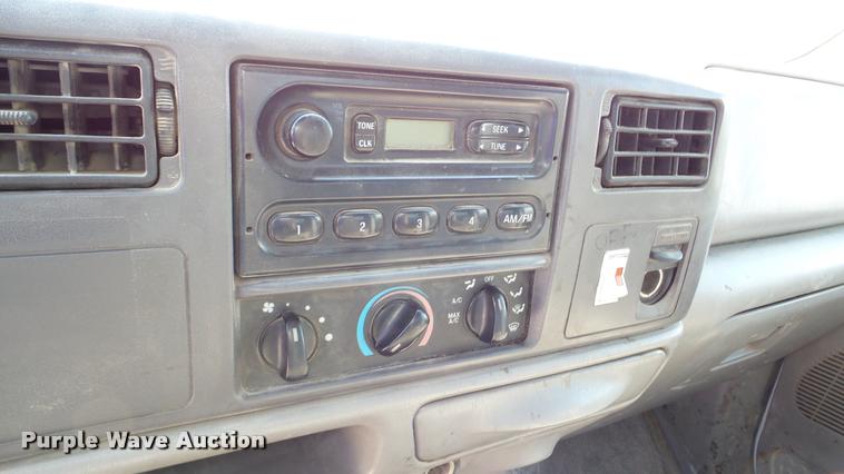 image for item DA8751 2001 Ford F350 Super Duty Crew Cab pickup truck