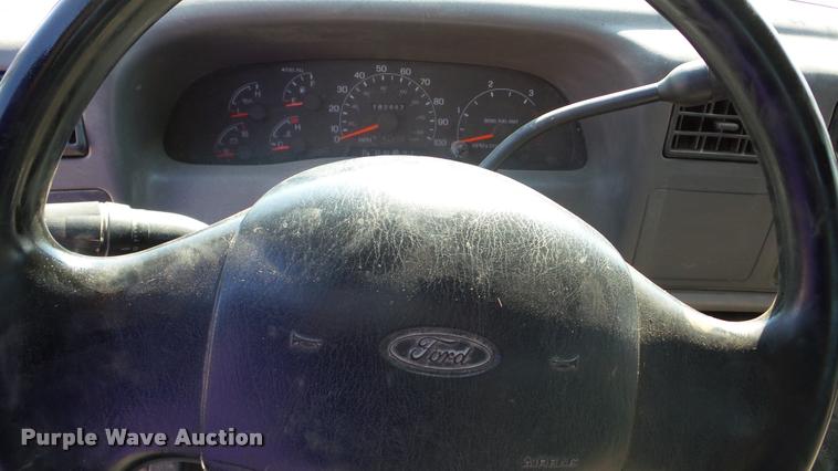 image for item DA8751 2001 Ford F350 Super Duty Crew Cab pickup truck