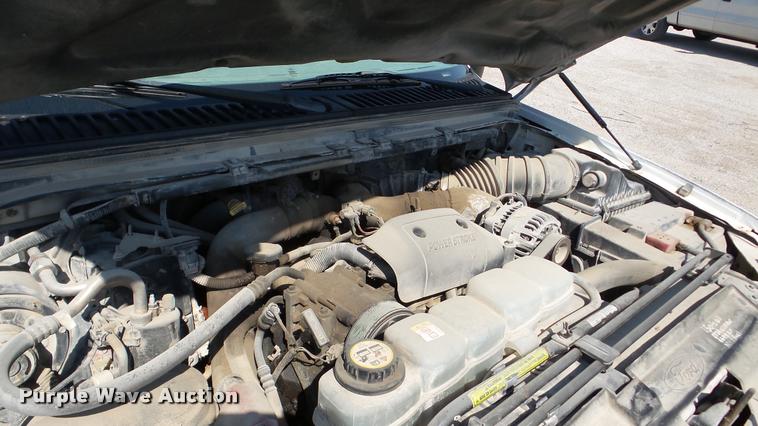 image for item DA8751 2001 Ford F350 Super Duty Crew Cab pickup truck