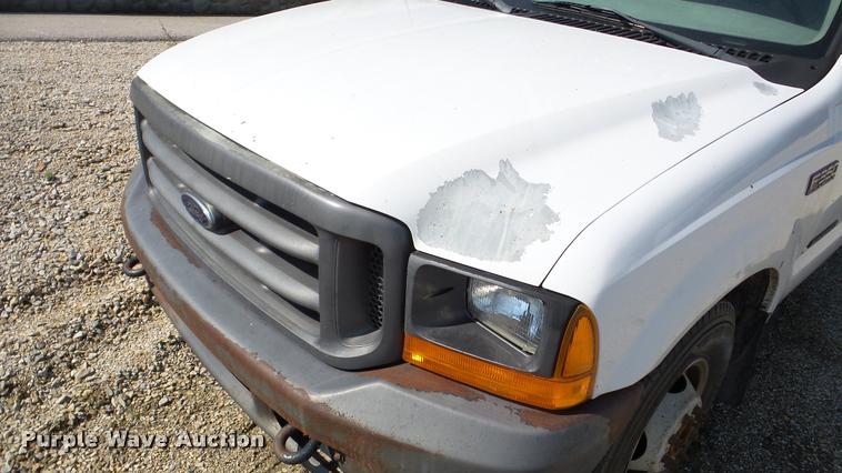 image for item DA8751 2001 Ford F350 Super Duty Crew Cab pickup truck