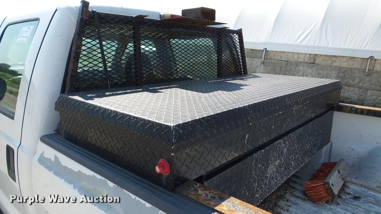 image for item DA8751 2001 Ford F350 Super Duty Crew Cab pickup truck