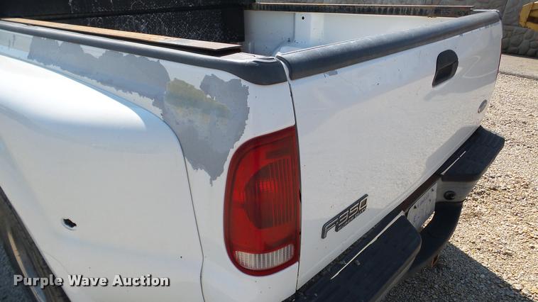 image for item DA8751 2001 Ford F350 Super Duty Crew Cab pickup truck