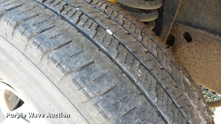 image for item DA8751 2001 Ford F350 Super Duty Crew Cab pickup truck