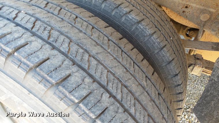 image for item DA8751 2001 Ford F350 Super Duty Crew Cab pickup truck