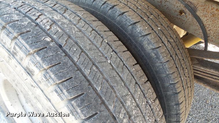 image for item DA8751 2001 Ford F350 Super Duty Crew Cab pickup truck