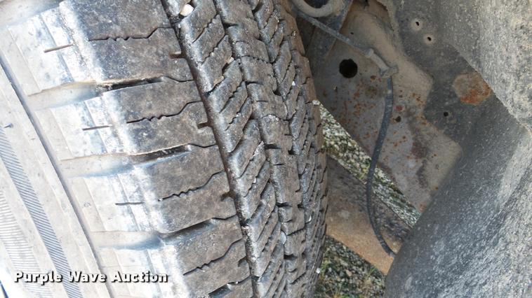 image for item DA8751 2001 Ford F350 Super Duty Crew Cab pickup truck