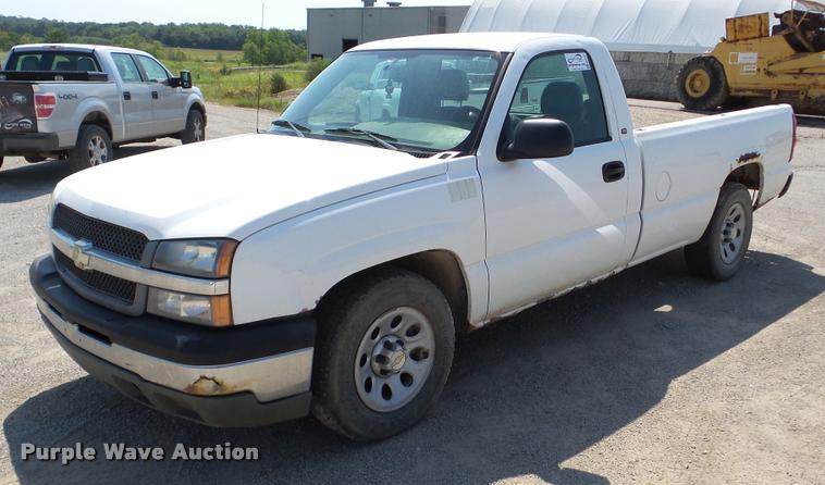 image for item DA8752 2005 Chevrolet Silverado 1500 pickup truck
