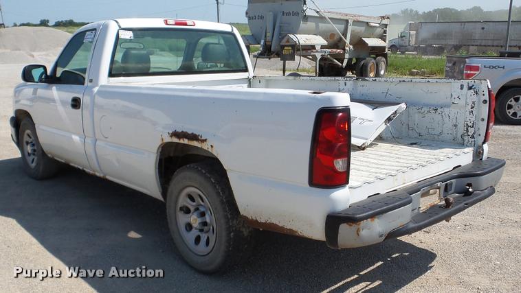 image for item DA8752 2005 Chevrolet Silverado 1500 pickup truck