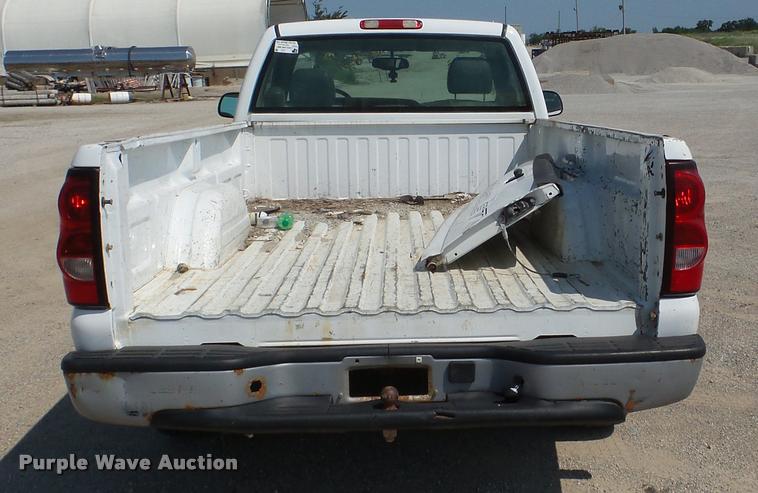 image for item DA8752 2005 Chevrolet Silverado 1500 pickup truck