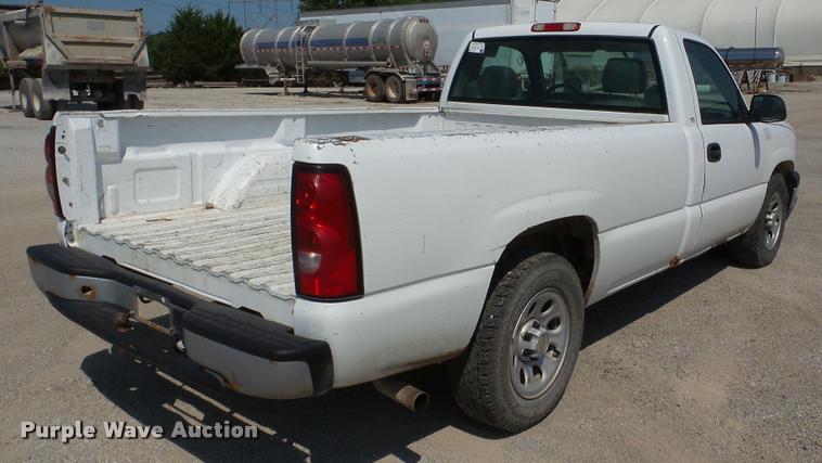 image for item DA8752 2005 Chevrolet Silverado 1500 pickup truck