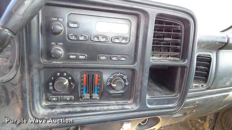 image for item DA8752 2005 Chevrolet Silverado 1500 pickup truck