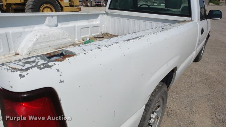 image for item DA8752 2005 Chevrolet Silverado 1500 pickup truck