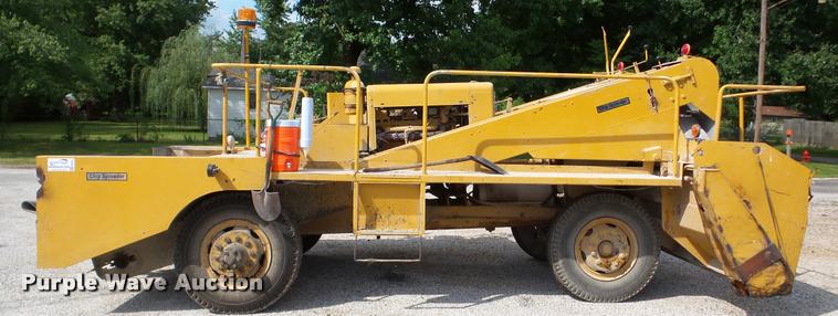 image for item DA8814 Etnyre chip spreader