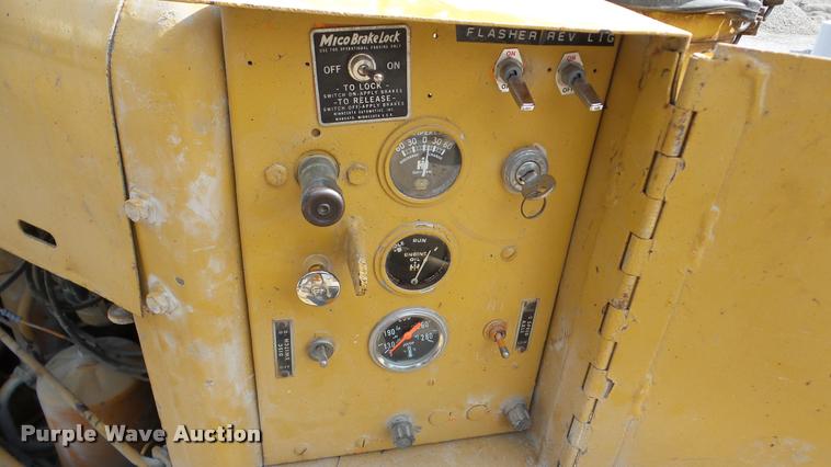 image for item DA8814 Etnyre chip spreader