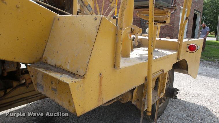 image for item DA8814 Etnyre chip spreader