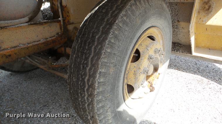 image for item DA8814 Etnyre chip spreader