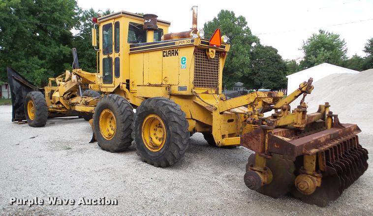 image for item DA8815 Clark Super 301 motor grader