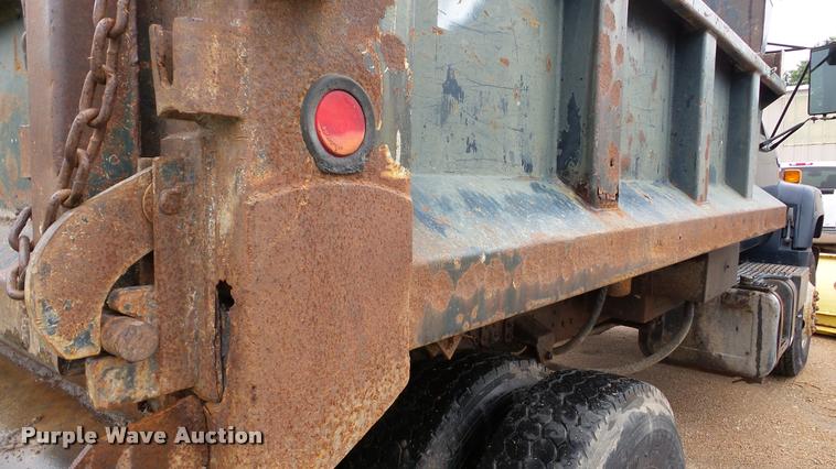 image for item DA8846 1991 Chevrolet Kodiak dump truck