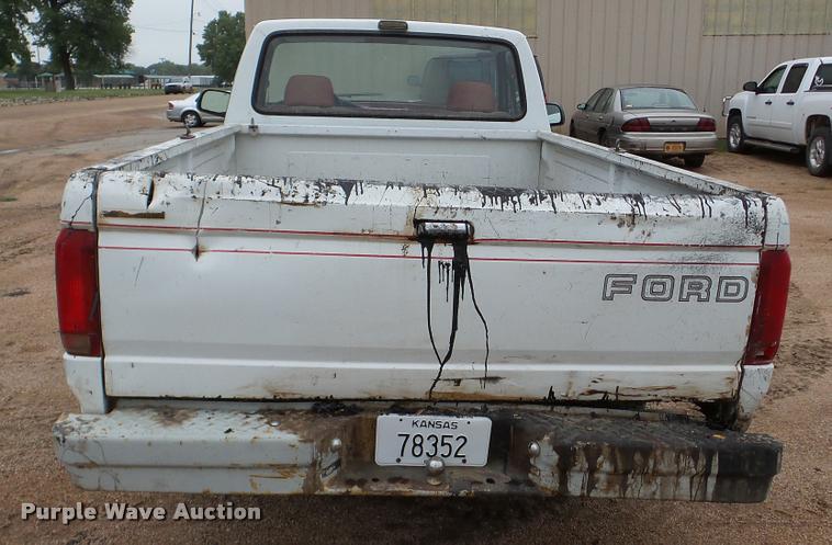image for item DA8848 1992 Ford F150 pickup truck