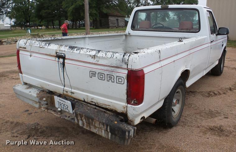 image for item DA8848 1992 Ford F150 pickup truck
