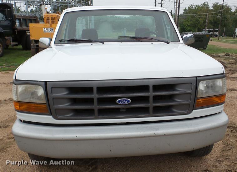 image for item DA8848 1992 Ford F150 pickup truck
