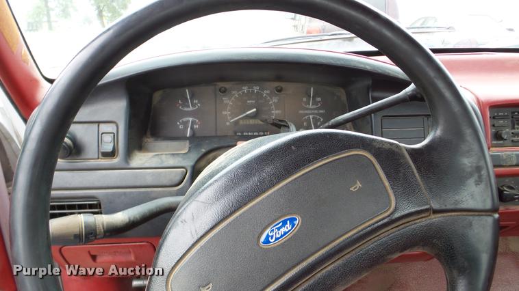image for item DA8848 1992 Ford F150 pickup truck